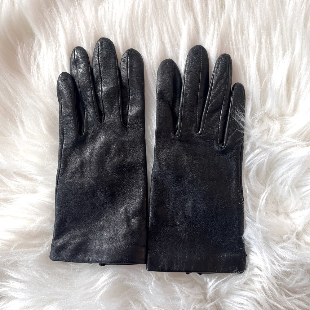Lord and Taylor Black Leather Gloves with silk lining Sz6.5 = XS